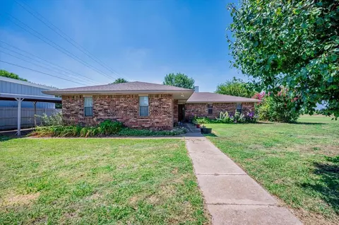 417 W Market St, Hinton, OK 73047
