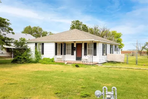 307 N Symcox St, Cordell, OK 73632