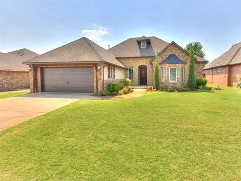 2101 Newbrook Dr, Edmond, OK 73003 photo 2