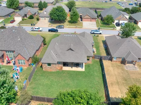 2101 Newbrook Dr, Edmond, OK 73003 photo 5