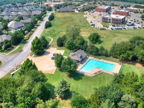 2101 Newbrook Dr, Edmond, OK 73003 photo 6