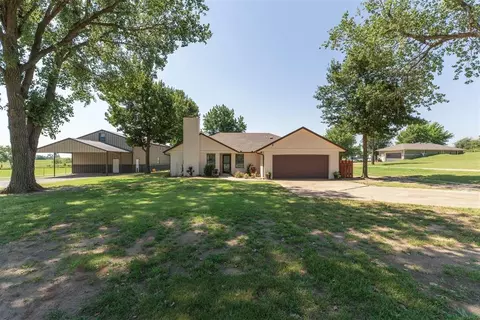 15996 Rolling Hills Rd, Yukon, OK 73099