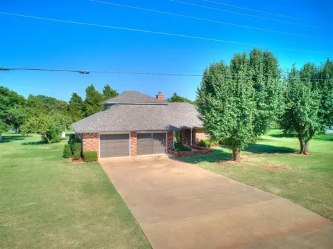 1050 S May Ave, Guthrie, OK 73044