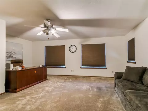 1050 S May Ave, Guthrie, OK 73044 photo 33