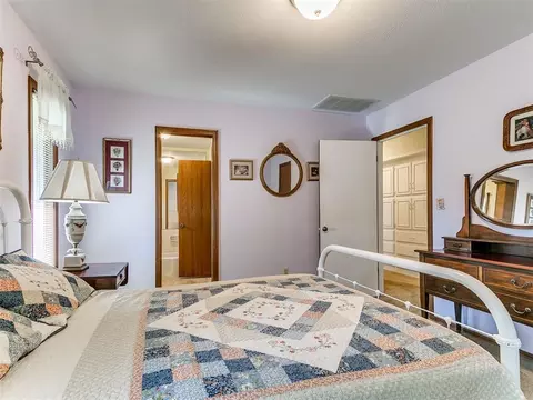 1050 S May Ave, Guthrie, OK 73044 photo 23