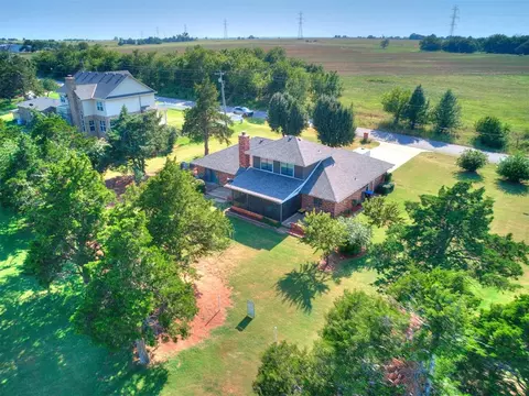 1050 S May Ave, Guthrie, OK 73044 photo 5