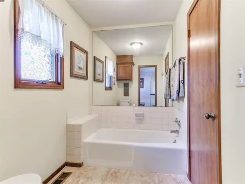 1050 S May Ave, Guthrie, OK 73044 photo 26