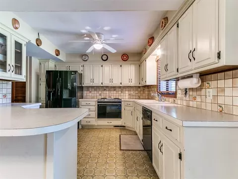 1050 S May Ave, Guthrie, OK 73044 photo 12