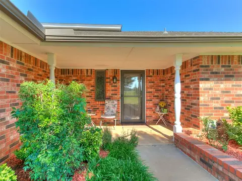 1050 S May Ave, Guthrie, OK 73044 photo 3