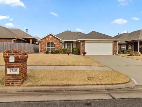1745 SW 31st Ter, Moore, OK 73160