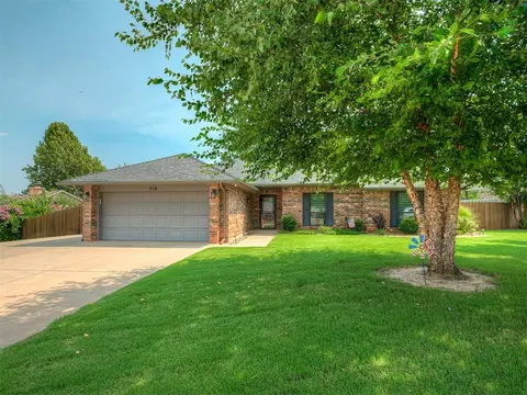 716 N Edgewood Ter, Mustang, OK 73064