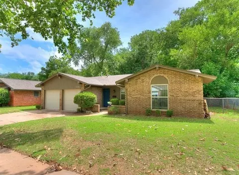 1024 Washington St, Edmond, OK 73034