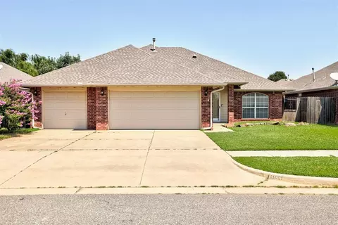11021 SW 8th St, Yukon, OK 73099