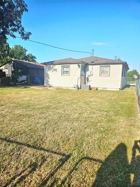 Exterior - 1001 N Forrest St, Altus, OK 73521 photo 3 of 3