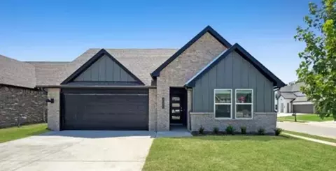 10221 NW 28th Ter, Yukon, OK 73099