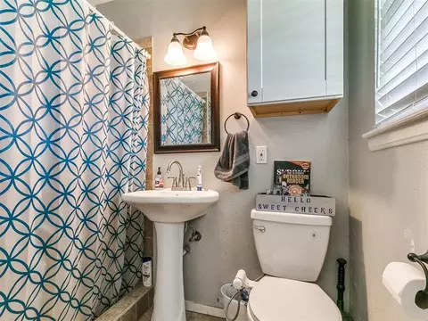 Bath - 2201 N Mueller Ave, Bethany, OK 73008 photo 1 of 3