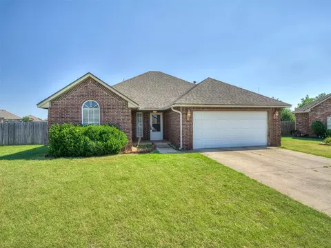 1025 NE 32nd St, Moore, OK 73160
