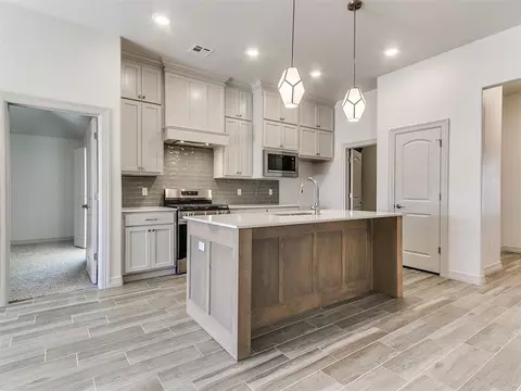7712 Wilshire Woods Dr, Yukon, OK 73099