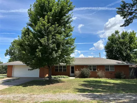 311 W Lincoln St, Corn, OK 73024