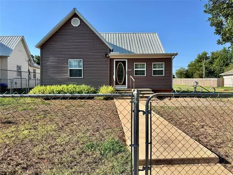 1007 W Colorado Ave, Chickasha, OK 73018
