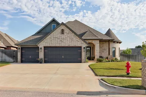 11105 SW 30th St, Yukon, OK 73099