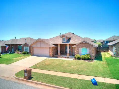 913 Laurel Creek Dr, Yukon, OK 73099