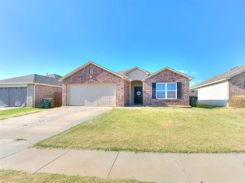 2220 Dillards Dr, Chickasha, OK 73018