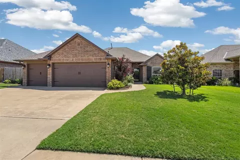 9020 NW 80th St, Yukon, OK 73099