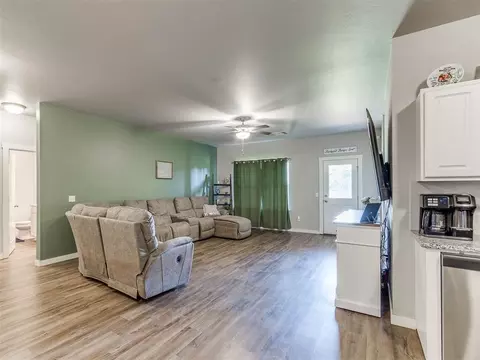 29243 Apache Dr, Mcloud, OK 74851 photo 3