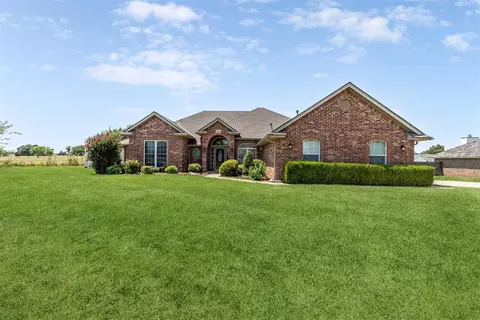 506 Fieldcrest Dr, Chickasha, OK 73018