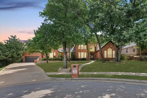 608 Fox Hill Dr, Edmond, OK 73034