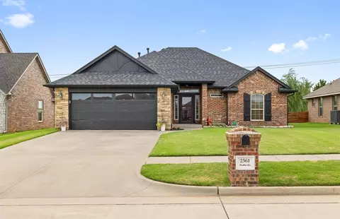 2561 Kadlan Dr, El Reno, OK 73036