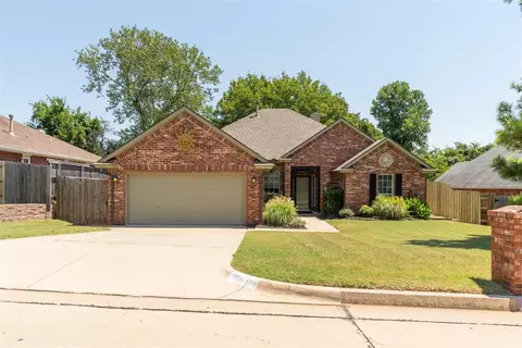 2058 Huntington Rd, Midwest City, OK 73130