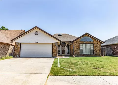 1604 Shannon Dr, Midwest City, OK 73130