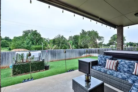 Exterior - 2617 Ethan Ln, Moore, OK 73160 photo 2 of 7