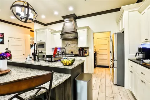 Kitchen - 2617 Ethan Ln, Moore, OK 73160 photo 3 of 5
