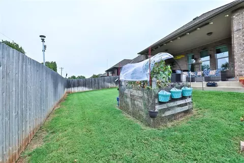 Exterior - 2617 Ethan Ln, Moore, OK 73160 photo 3 of 7