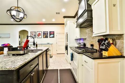 Kitchen - 2617 Ethan Ln, Moore, OK 73160 photo 4 of 5