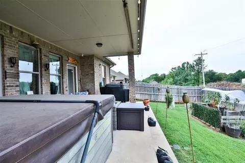 Exterior - 2617 Ethan Ln, Moore, OK 73160 photo 5 of 7