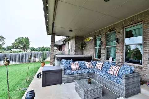 Exterior - 2617 Ethan Ln, Moore, OK 73160 photo 6 of 7