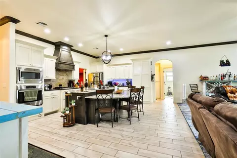 Kitchen - 2617 Ethan Ln, Moore, OK 73160 photo 2 of 5