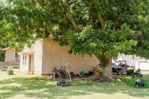 901 E Main St, Sentinel, OK 73664 photo 3