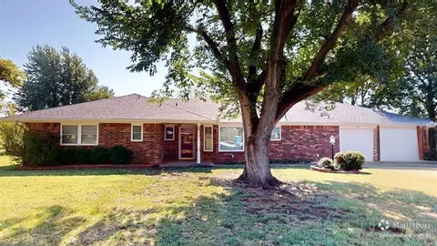 201 Ridgecrest Dr, Tuttle, OK 73089