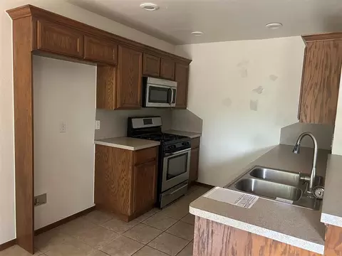 1908 Emerald Brook Ct, Edmond, OK 73003 photo 4