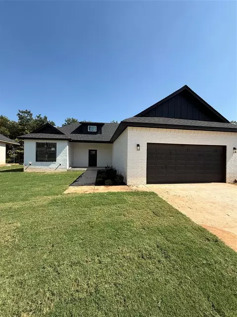 4208 N Shadybrook Dr, Midwest City, OK 73110