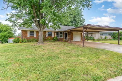 425 S Dallas Ave, Moore, OK 73160