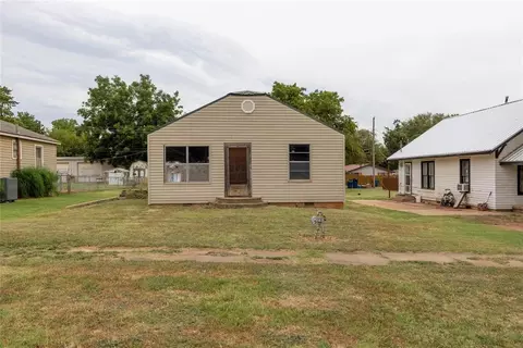 216 E Fay Ave, Kingfisher, OK 73750