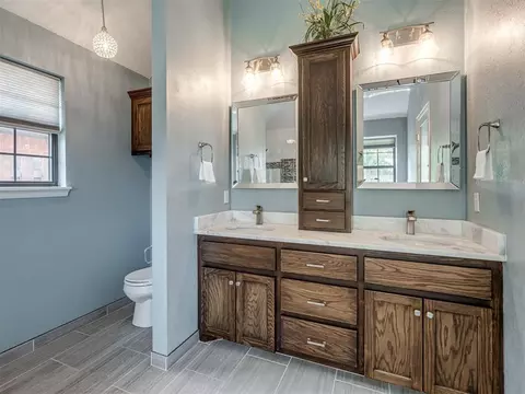 Bath - 5212 Deerhurst Dr, Norman, OK 73072 photo 1 of 5