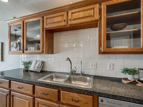 Kitchen - 5212 Deerhurst Dr, Norman, OK 73072 photo 2 of 3