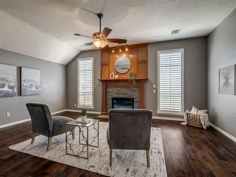 Living - 5212 Deerhurst Dr, Norman, OK 73072 photo 2 of 3